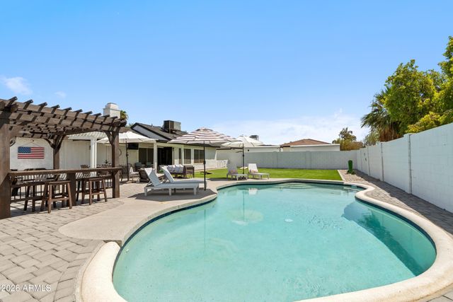 2213 W IRMA Lane, Phoenix, AZ 85027
