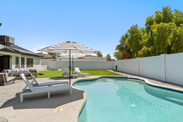 2213 W IRMA Lane, Phoenix, AZ 85027