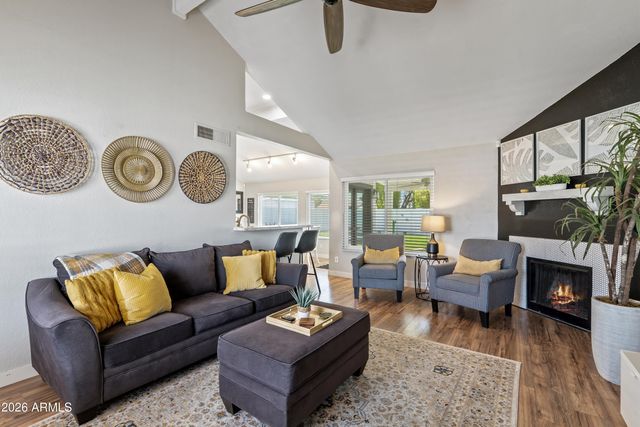 2213 W IRMA Lane, Phoenix, AZ 85027