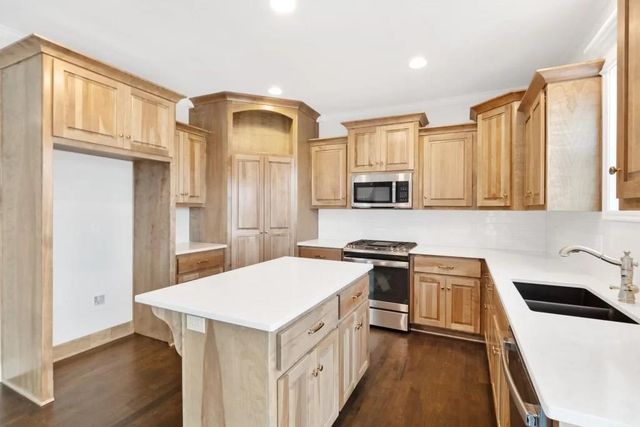 12533 S Hedge Court, Olathe, KS 66061