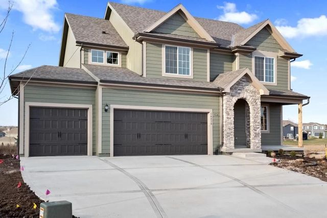 12533 S Hedge Court, Olathe, KS 66061