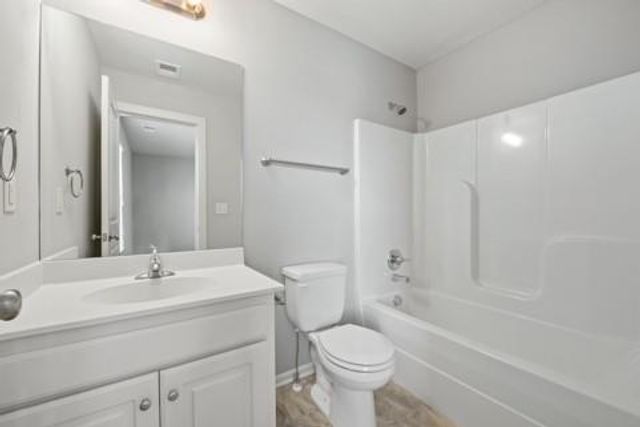 12533 S Hedge Court, Olathe, KS 66061