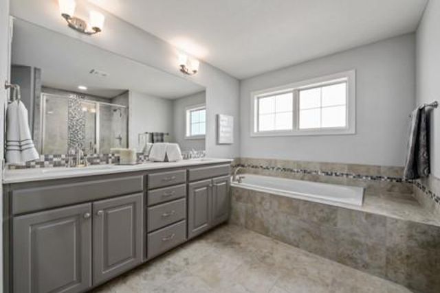 12533 S Hedge Court, Olathe, KS 66061