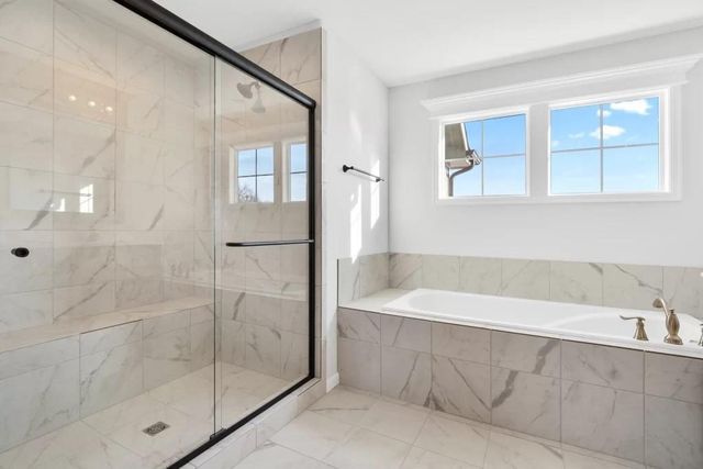 12533 S Hedge Court, Olathe, KS 66061