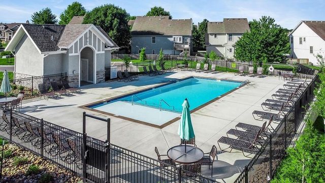 12533 S Hedge Court, Olathe, KS 66061