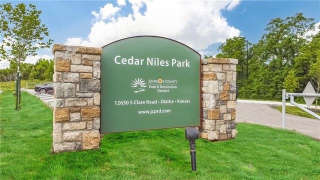 12533 S Hedge Court, Olathe, KS 66061