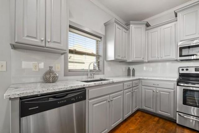 12533 S Hedge Court, Olathe, KS 66061