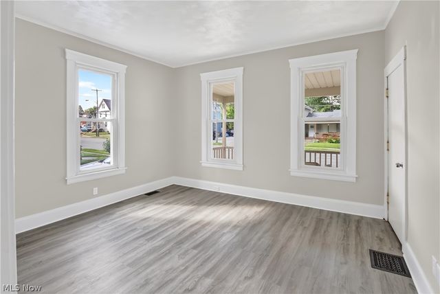 127 4th Street, Elyria, OH 44035