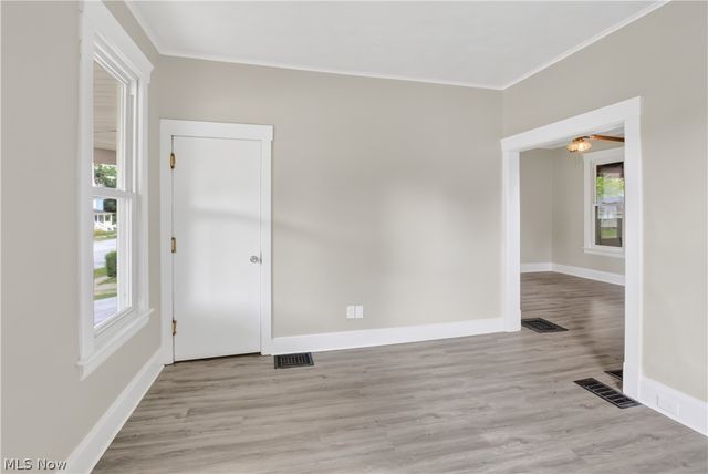 127 4th Street, Elyria, OH 44035