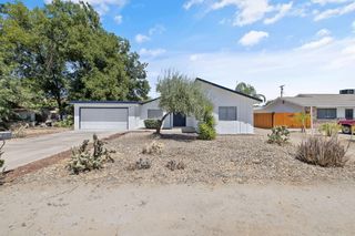 792 Page Avenue, Lindsay, CA 93247