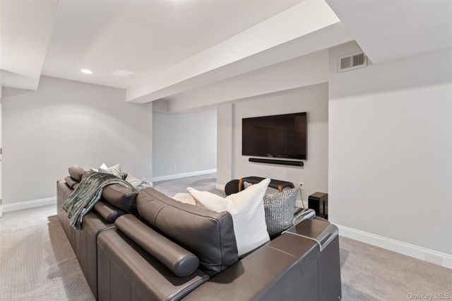 1 Grand Park Avenue, Scarsdale, NY 10583