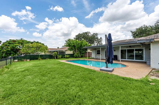 8560 NW 2nd Street, Coral Springs, FL 33071