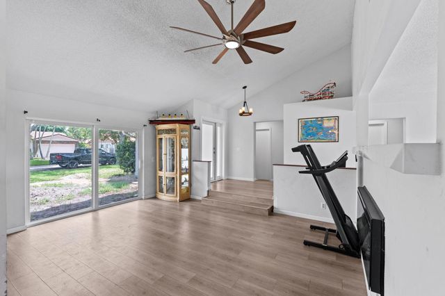 8560 NW 2nd Street, Coral Springs, FL 33071