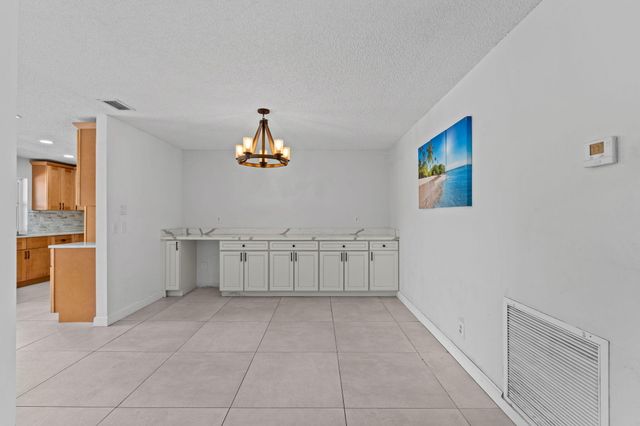 8560 NW 2nd Street, Coral Springs, FL 33071