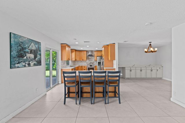 8560 NW 2nd Street, Coral Springs, FL 33071