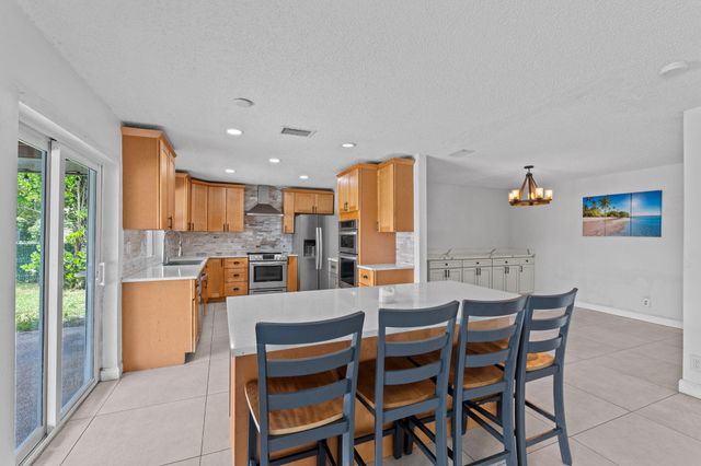 8560 NW 2nd Street, Coral Springs, FL 33071