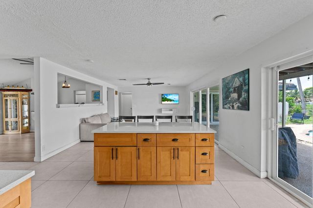 8560 NW 2nd Street, Coral Springs, FL 33071