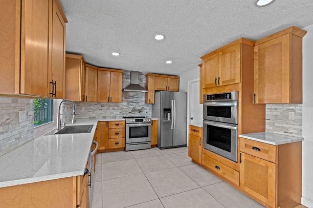 8560 NW 2nd Street, Coral Springs, FL 33071