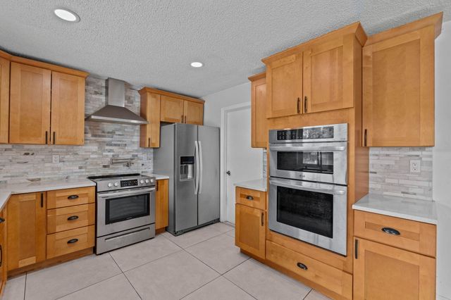 8560 NW 2nd Street, Coral Springs, FL 33071