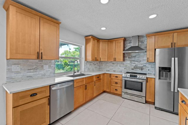 8560 NW 2nd Street, Coral Springs, FL 33071