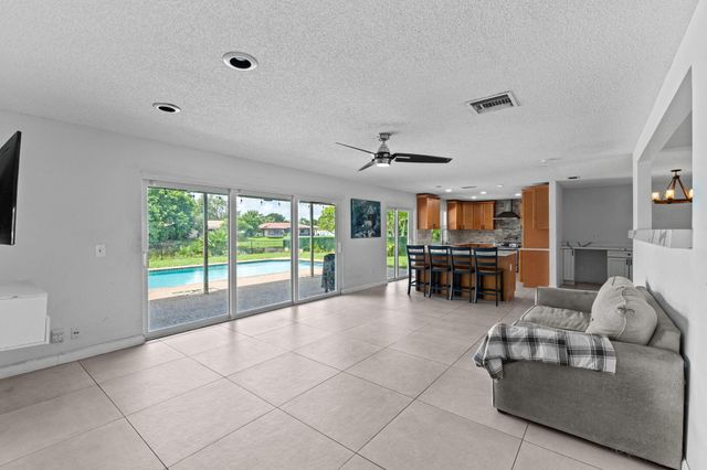 8560 NW 2nd Street, Coral Springs, FL 33071