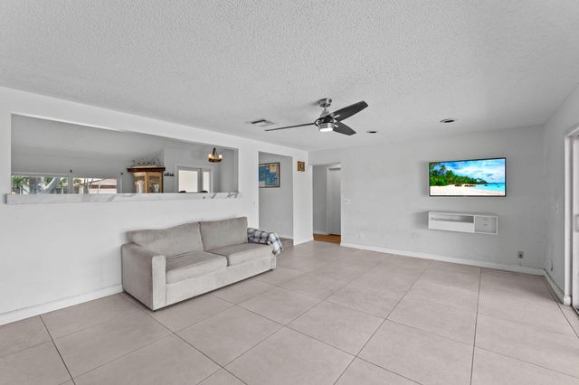 8560 NW 2nd Street, Coral Springs, FL 33071