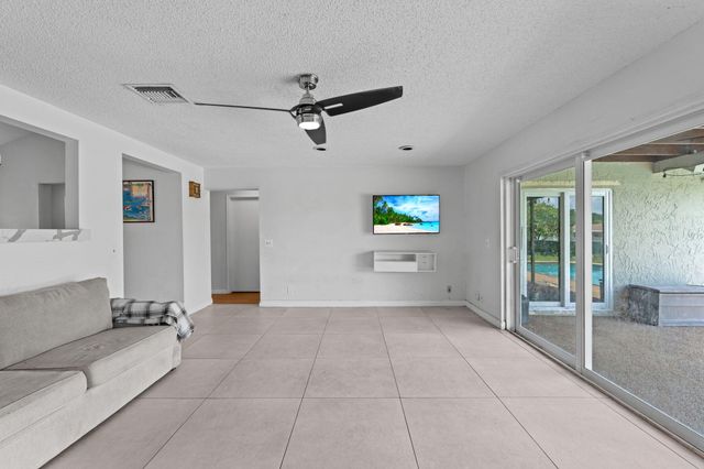 8560 NW 2nd Street, Coral Springs, FL 33071
