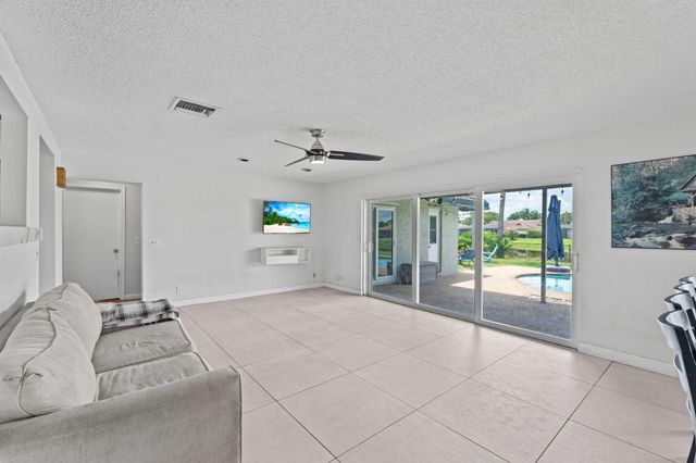 8560 NW 2nd Street, Coral Springs, FL 33071