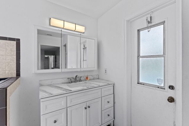 8560 NW 2nd Street, Coral Springs, FL 33071