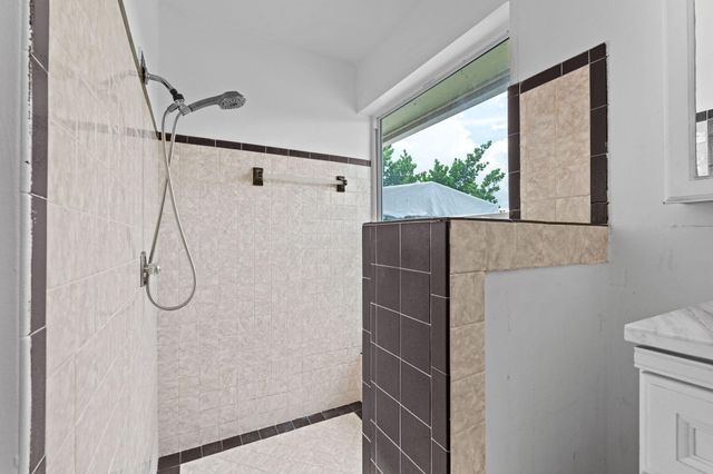 8560 NW 2nd Street, Coral Springs, FL 33071