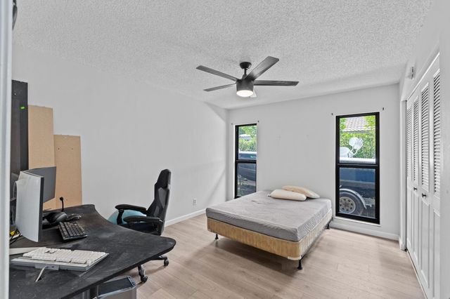 8560 NW 2nd Street, Coral Springs, FL 33071