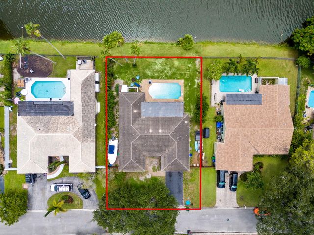 8560 NW 2nd Street, Coral Springs, FL 33071