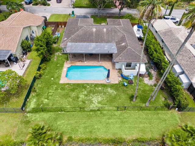 8560 NW 2nd Street, Coral Springs, FL 33071