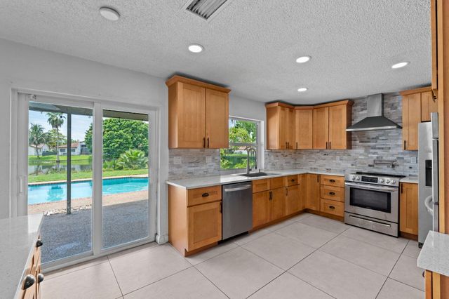 8560 NW 2nd Street, Coral Springs, FL 33071