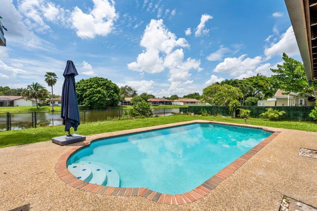 8560 NW 2nd Street, Coral Springs, FL 33071