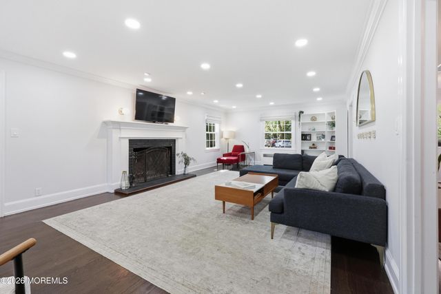 51 Beechwood Drive, Shrewsbury Boro, NJ 07702