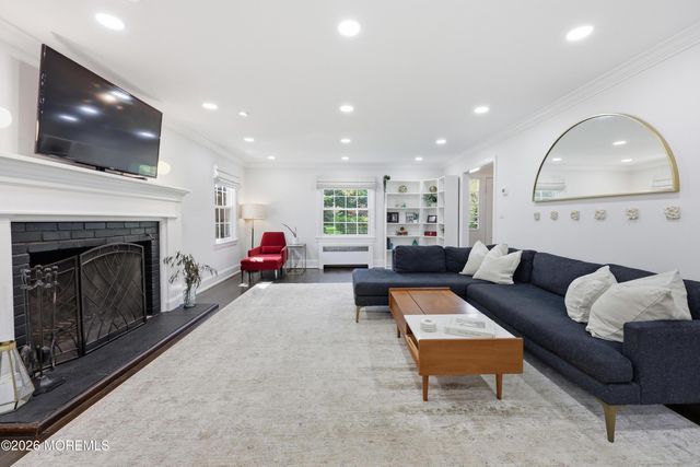 51 Beechwood Drive, Shrewsbury Boro, NJ 07702