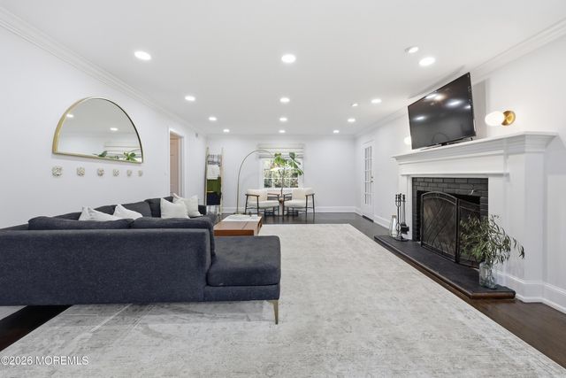 51 Beechwood Drive, Shrewsbury Boro, NJ 07702