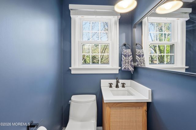 51 Beechwood Drive, Shrewsbury Boro, NJ 07702