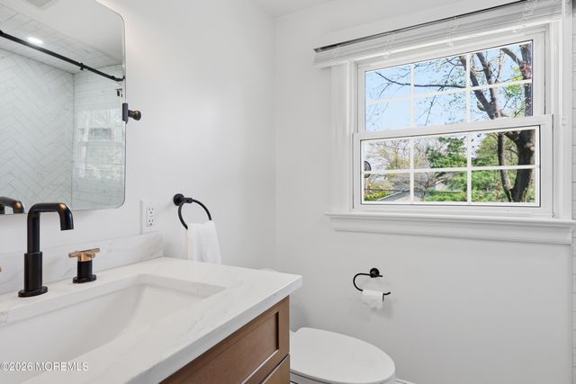 51 Beechwood Drive, Shrewsbury Boro, NJ 07702