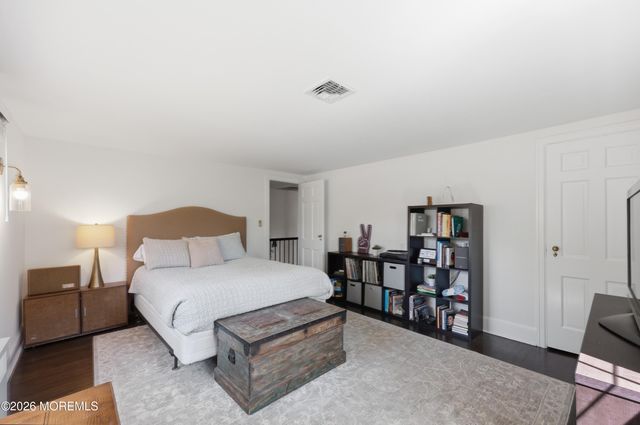 51 Beechwood Drive, Shrewsbury Boro, NJ 07702