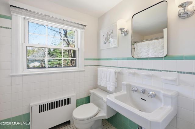 51 Beechwood Drive, Shrewsbury Boro, NJ 07702