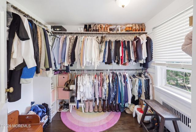 51 Beechwood Drive, Shrewsbury Boro, NJ 07702