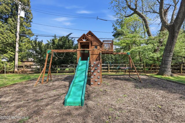 51 Beechwood Drive, Shrewsbury Boro, NJ 07702