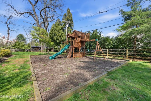 51 Beechwood Drive, Shrewsbury Boro, NJ 07702