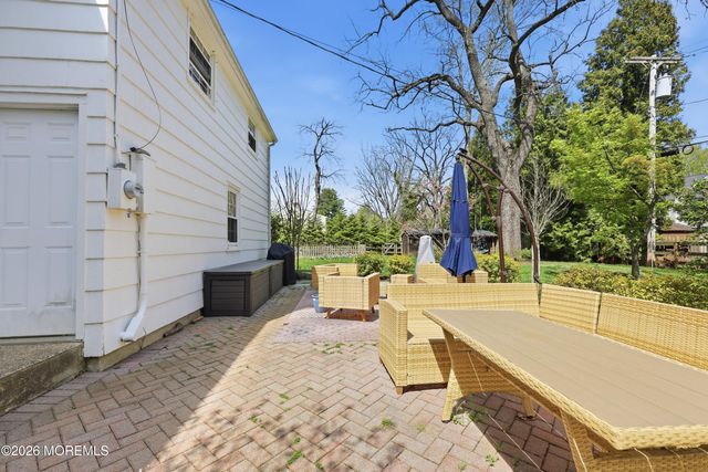 51 Beechwood Drive, Shrewsbury Boro, NJ 07702