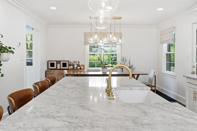 51 Beechwood Drive, Shrewsbury Boro, NJ 07702