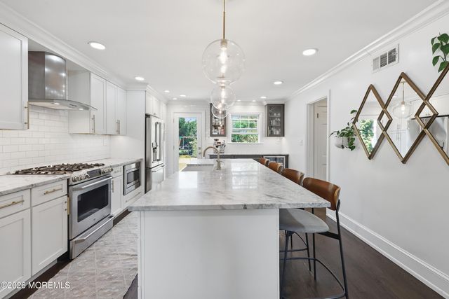 51 Beechwood Drive, Shrewsbury Boro, NJ 07702