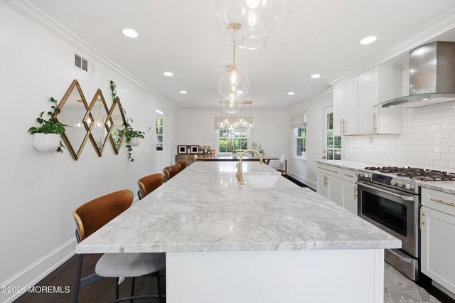 51 Beechwood Drive, Shrewsbury Boro, NJ 07702