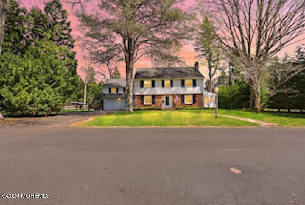 51 Beechwood Drive, Shrewsbury Boro, NJ 07702